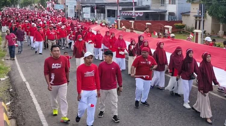 Bendera Merah Putih 81 Meter Karya Siswa MAN 1 Sinjai Warnai Pawai Kemenag
