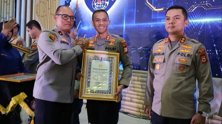 Polres Bone Raih Penghargaan Pelayanan Prima Nilai A