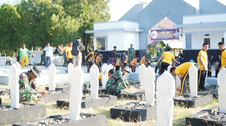 Kodim Soppeng Bersihkan TMP Salotungo jelang HUT RI