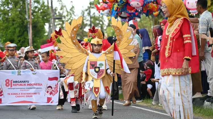 Ragam Busana Budaya dan Perjuangan Semarakkan Karnaval Kemerdekaan di Sinjai