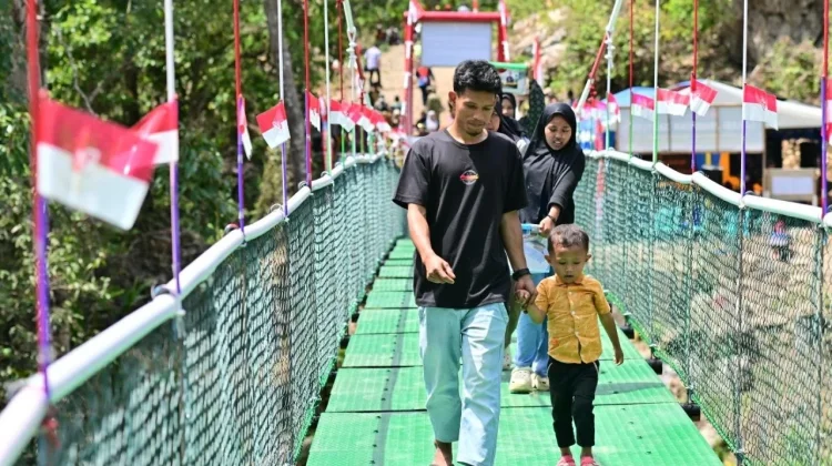 Jembatan Gantung TMMD Bone Resmi Digunakan Masyarakat