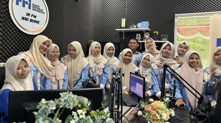 Ekskul Jurnalistik SMAN 1 Bone, Belajar Dunia Siaran di RRI Bone