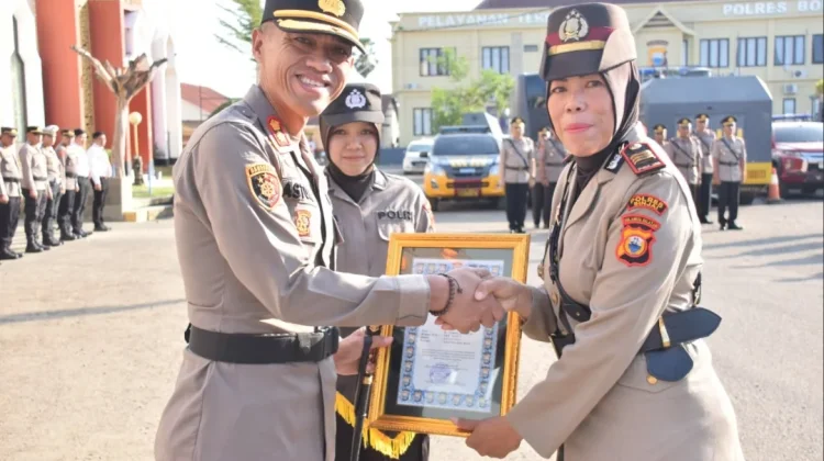 Kapolres Bone Beri Reward 19 Personel Pengungkap Sabu