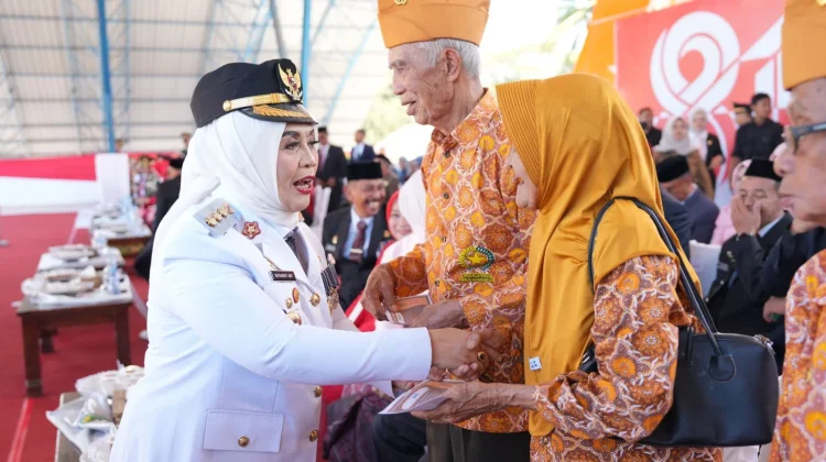 Veteran Sinjai Te'ne Bahagia Terima Bantuan dari Pemkab Sinjai di Hari Kemerdekaan