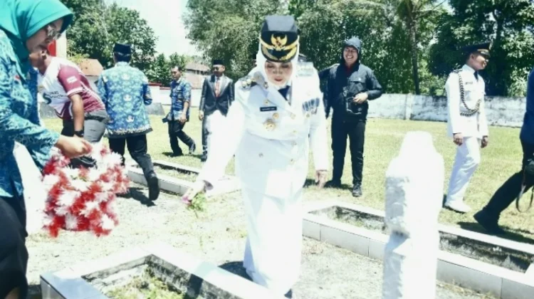 Usai Upacara HUT RI, Bupati dan Wabup Sinjai Ziarah ke TMP Mangottong