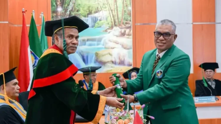 Sempat Putus Sekolah, Anggota DPRD Bone, Muslimin Raih Doktor Cumlaude
