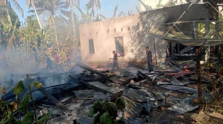Kebakaran Hanguskan Tiga Rumah di Awangpone, Kerugian Capai Rp.600 Juta