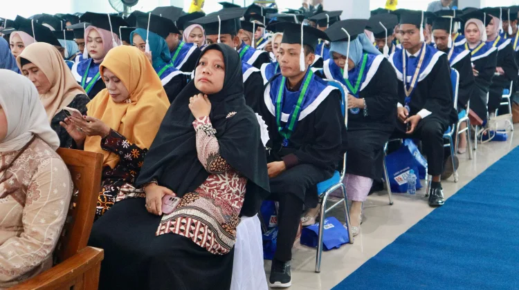Sebanyak 239 Lulusan UIAD Sinjai Resmi Sandang Gelar Sarjana dan Magister