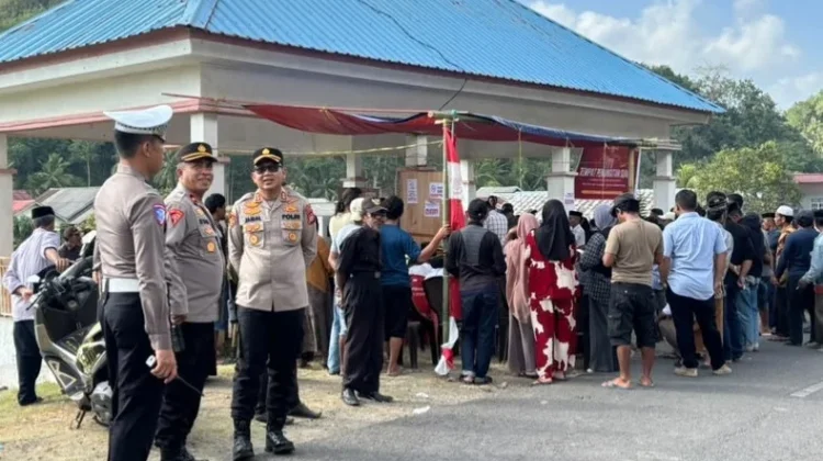 Kapolres Sinjai Pantau Pilkades PAW di Tellulimpoe