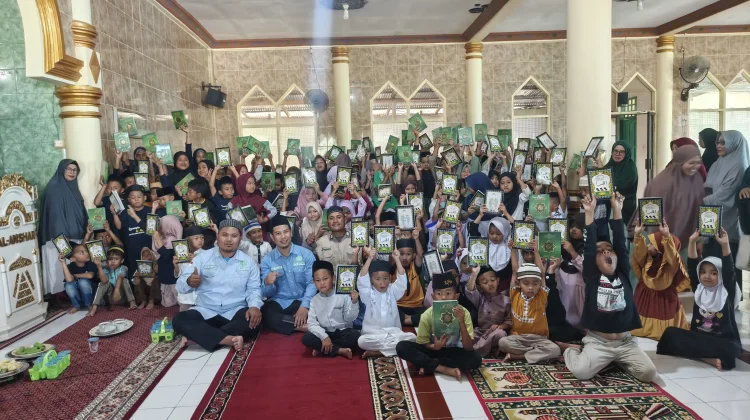 RWA Sulsel dan BKPRMI Salurkan 300 Al-Qur’an ke Sinjai Barat