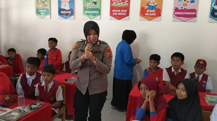 Polwan Polres Sinjai Edukasi Siswa SDN 3 Balangnipa Cegah Kekerasan Seksual