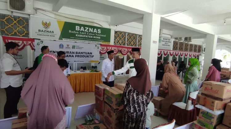 Baznas Bone Salurkan Bantuan Modal Usaha untuk 25 UMKM Mustahik