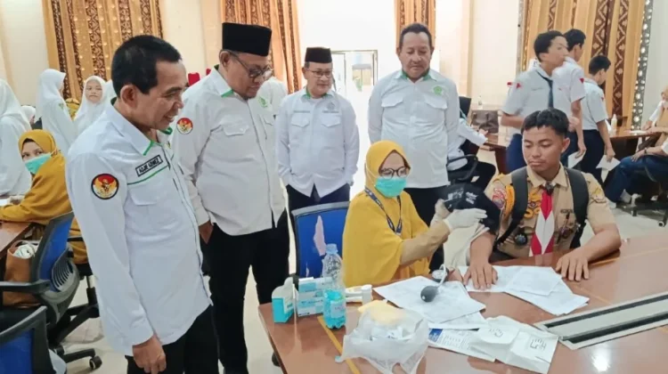 Kakan Kemenag Bone Pantau Pemeriksaan Kesehatan Siswa Madrasah