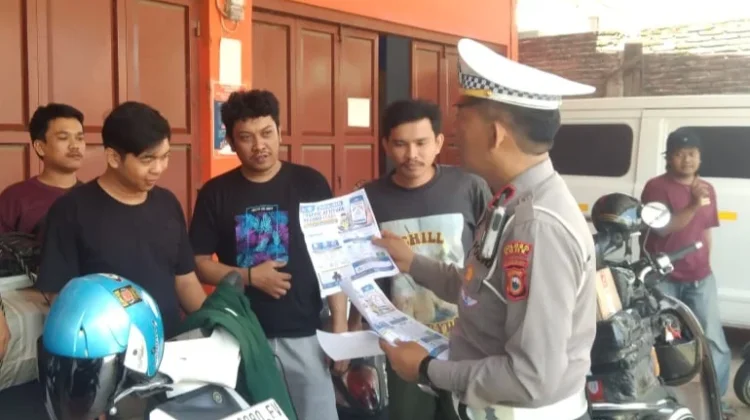 Satlantas Polres Bone Edukasi Warga Soal Aplikasi TAR