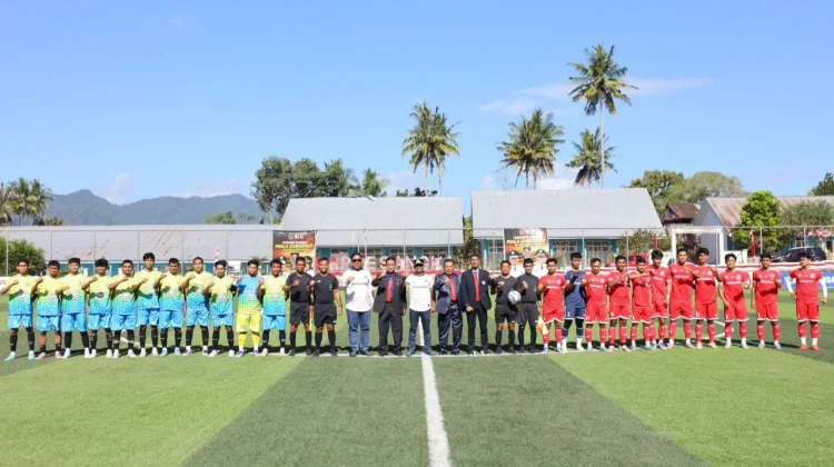 Bupati Bone Buka Turnamen Sepak Bola Piala Gubernur di Kecamatan Ponre
