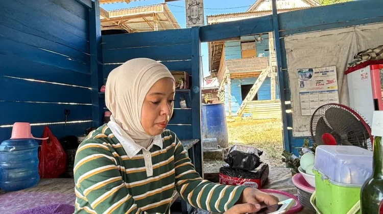 Kisah Fira, 10 Tahun Bertahan Jual Gogos dan Tuak Bantu Ekonomi Keluarga
