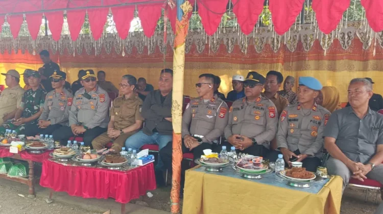 Kapolres Soppeng Hadiri Mappadendang di Marioriawa