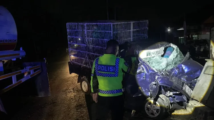 Tabrakan Tiga Mobil di Bone, Dua Pengemudi Terluka