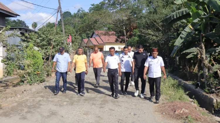 Bupati Bone Tinjau Rencana Pembangunan Jalan Paving Blok di Barebbo