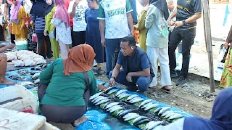 Bupati Bone Pantau Harga Kebutuhan Pokok di Pasar Lippujange