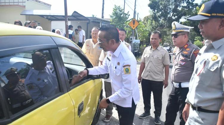 Dorong Kepatuhan Masyarakat,Sekda Sinjai Turun Langsung Operasi Pajak Kendaraan