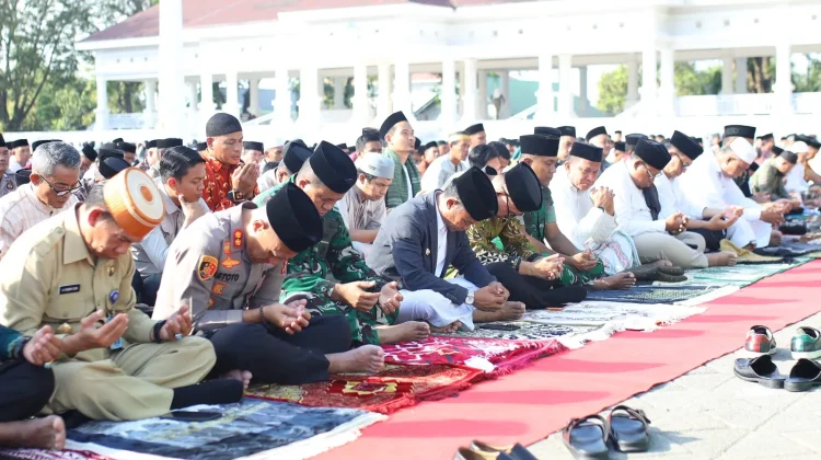 Kekeringan Melanda, Ribuan Warga Bone Gelar Salat Istisqa Memohon Hujan