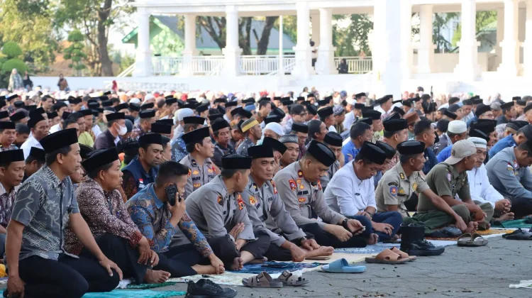 Kapolres Bone dan Warga laksanakan Salat Istisqa Meminta Hujan