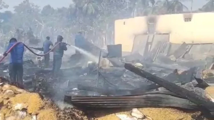 Kebakaran Hanguskan 10 Rumah di Dua Boccoe, Satu Warga Meninggal