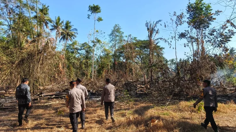 Kapolres Soppeng Cek Kebakaran, Warga Diminta Waspada