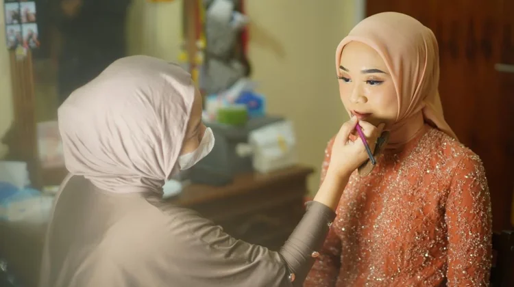 Hobi Merias Diri, Tetty Arsyta Sukses Kembangkan Bisnis Rias dan Busana