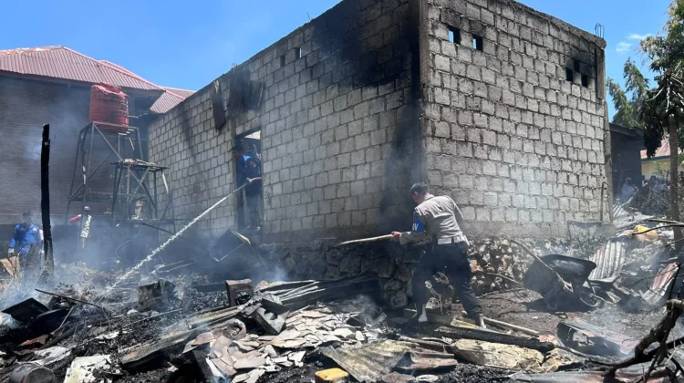 Niat Basmi Kutu Ayam, Rumah Petani di Bone Terbakar Rugi Rp100 Juta
