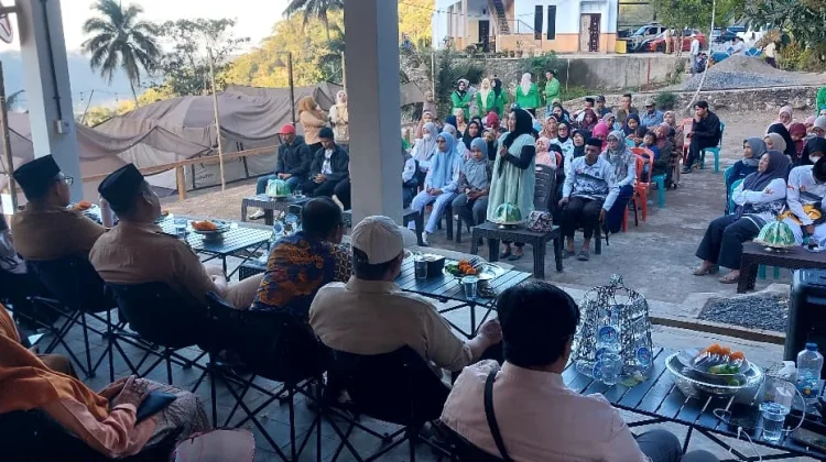 Wabup Bone Salurkan Bantuan Pendidikan hingga Stunting di Tellu Limpoe