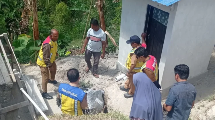 Kadis PUPR Sinjai Blusukan Naik Motor, Cek Proyek SPALD di Bulupoddo