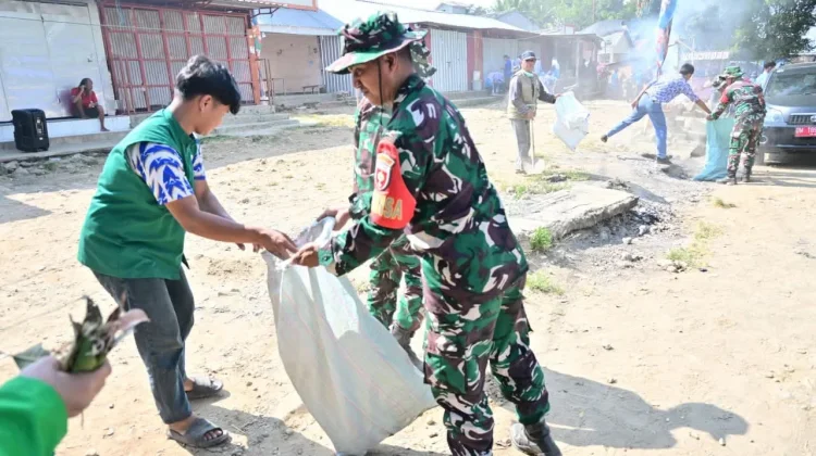 Sambut HUT ke-81 TNI, Kodim Bone Bersihkan Pasar Manera