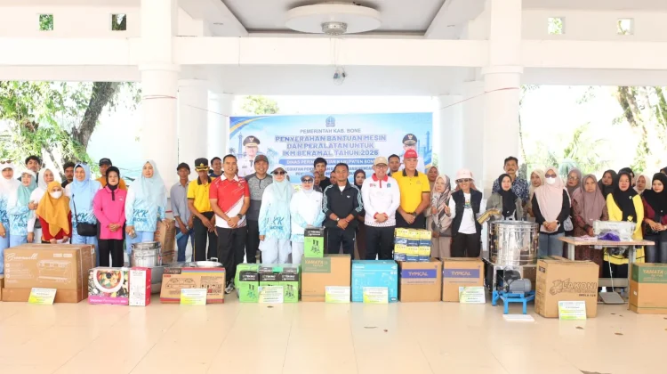 Pemkab Bone Salurkan Bantuan Peralatan Bagi 69 IKM BerAmal