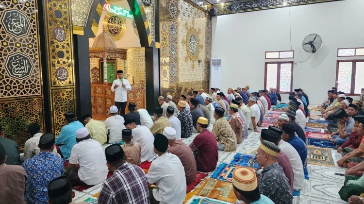 Bupati Bone Silaturahmi dengan Jamaah Masjid Jami Nurul Ilahi di Desa Jaling