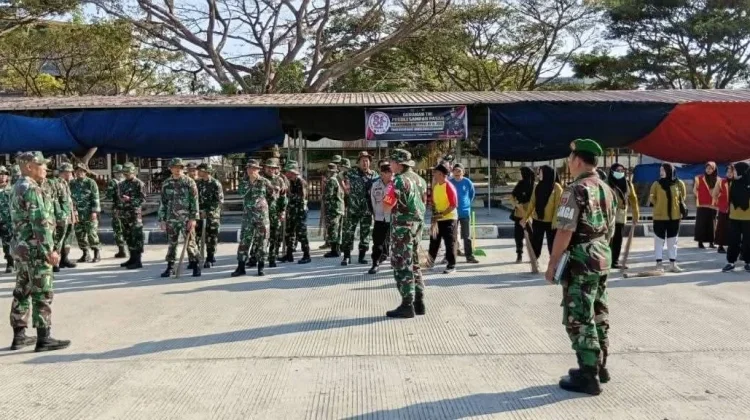 Kodim Soppeng Bersihkan Pasar Sentral Lamatta Esso