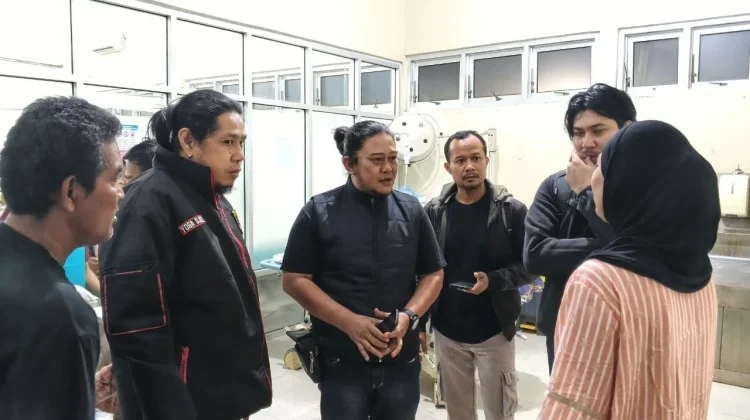 Bakar Sampah Berujung Duel Senjata Tajam di Bone