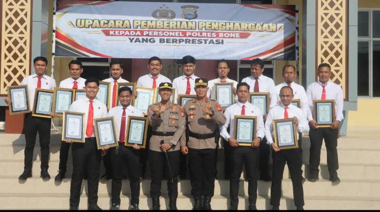 Sebanyak 18 Personel Polres Bone Terima Penghargaan Kapolres