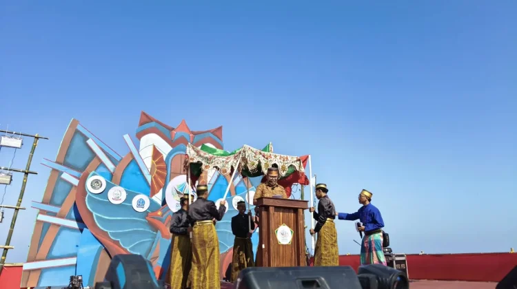 Wabup Bone Buka Festival Budaya Maritim Lampu’ Toae 2026
