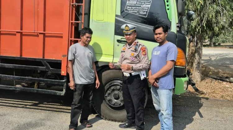 Polantas Bone Edukasi Sopir Angkutan Barang Soal Keselamatan