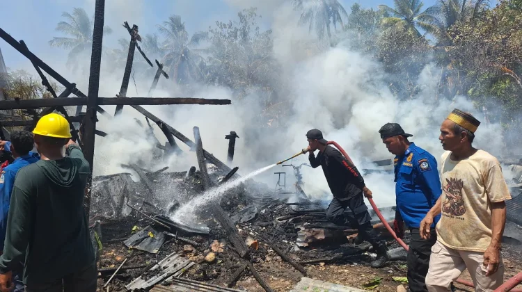 Rumah Panggung Hasan Basri di Bone Ludes Terbakar
