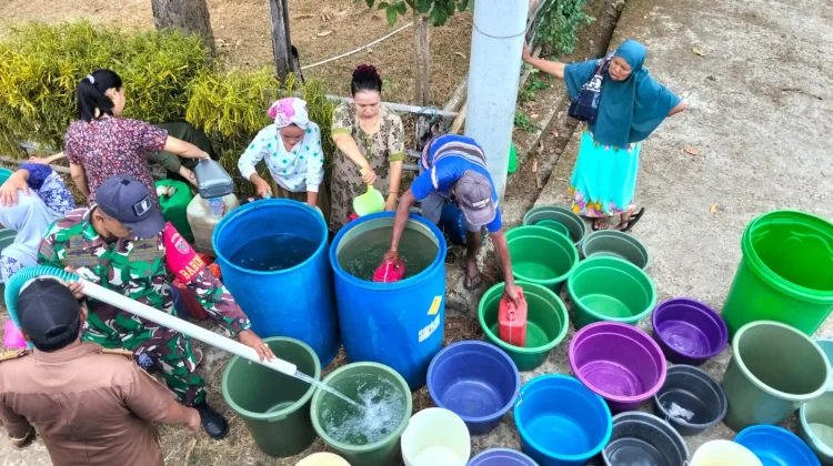 Dua Bulan Kesulitan Air, Warga Kaloling Terima Bantuan dari Kodim 1424 Sinjai