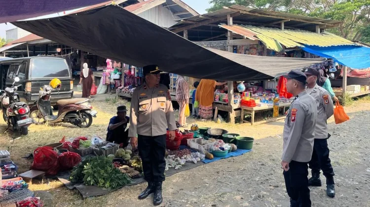 Pastikan Harga Komoditi Aman, Polres Soppeng Pantau Harga Sembako di Pasar