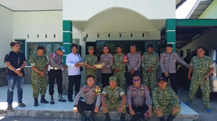 HUT ke-81 TNI, Delapan Polsek di Soppeng Serentak Sambangi Koramil