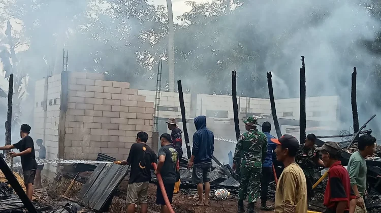 Kompor Portable Diduga Meledak, Dua Rumah di Bone Terbakar, Kerugian Rp250 Juta