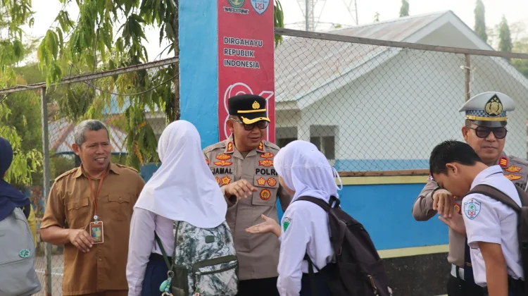 Kapolres Sapa Pelajar SMPN 1 Sinjai, Bahas Disiplin dan Lalu Lintas