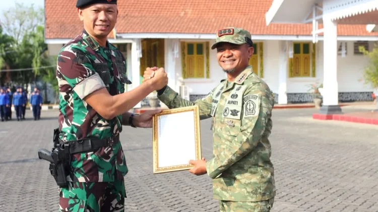 Bupati Bone Terima Brevet Kehormatan Kavaleri Simbol Sinergi TNI dan Pemda