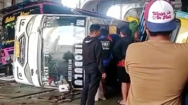 Cuaca Buruk Hantam Feri Kolaka-Bone, Kendaraan Putar Balik