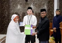 Bupati Sinjai Serahkan Bantuan Pengembangan Masjid di Sinjai Barat